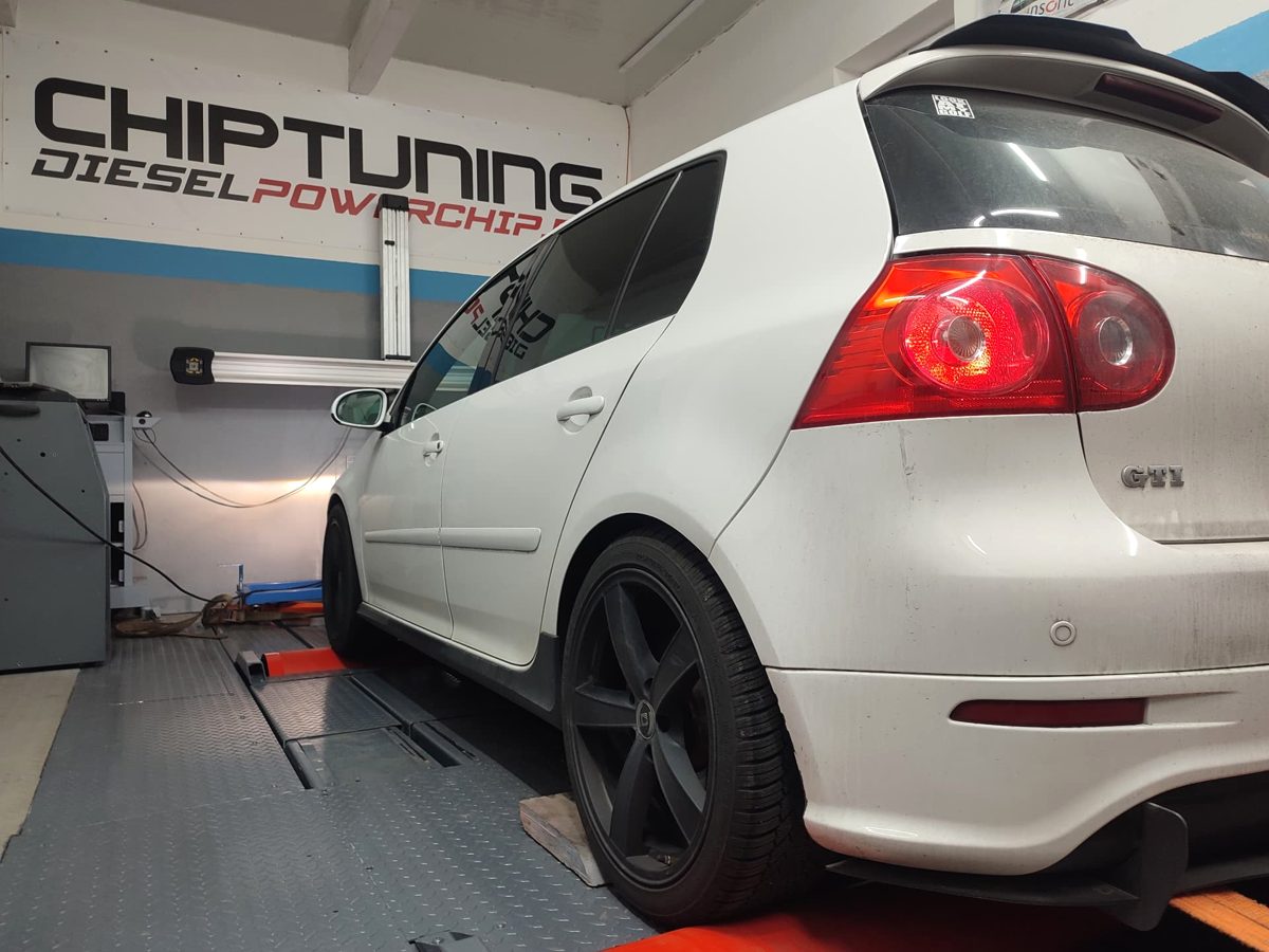 VW Golf GTI na 4x4 valcovej brzde